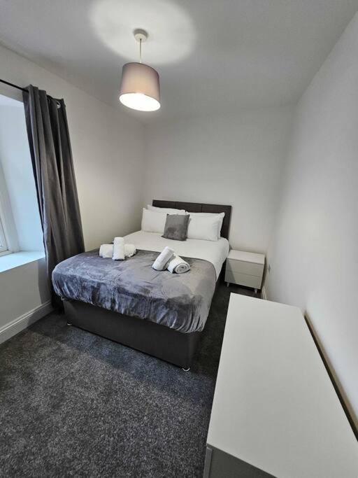Fully Equipped Kitchen, Double Room Neath Exterior photo