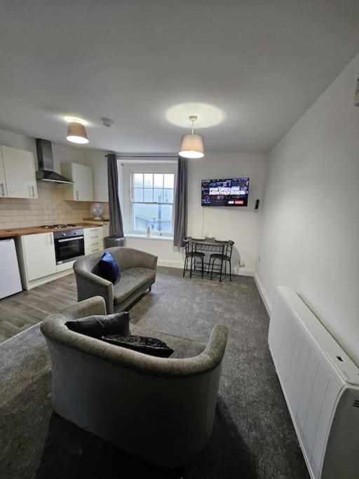 Fully Equipped Kitchen, Double Room Neath Exterior photo