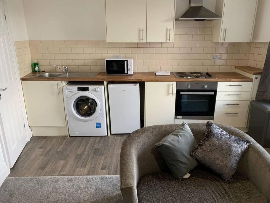 Fully Equipped Kitchen, Double Room Neath Exterior photo
